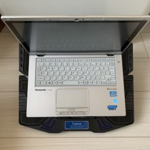 11.6インチノートPC(CF-AX2)を置いた状態【ノートPC冷却パッド】